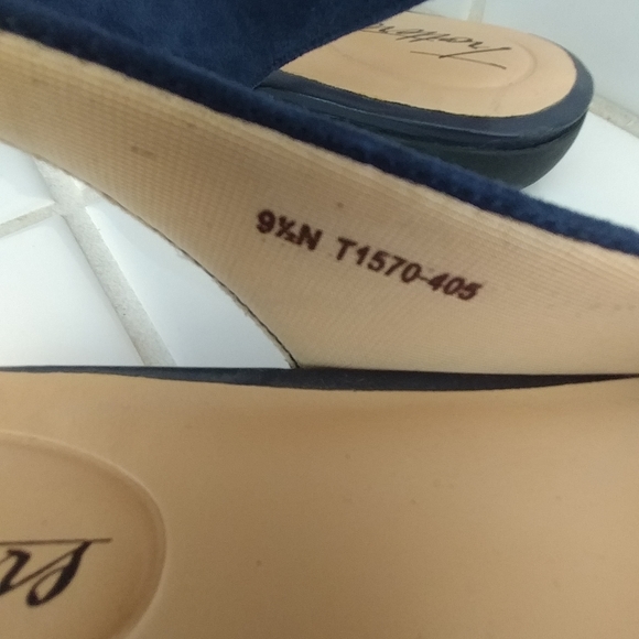 Trotters Navy Blue Slingback Flats - Picture 8 of 10